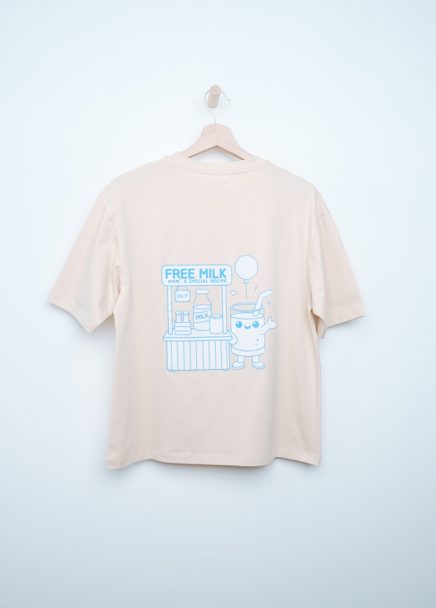 Tee-shirt d’allaitement Lemonade Camélia Mimosa, avec une jolie sérigraphie dans le dos.