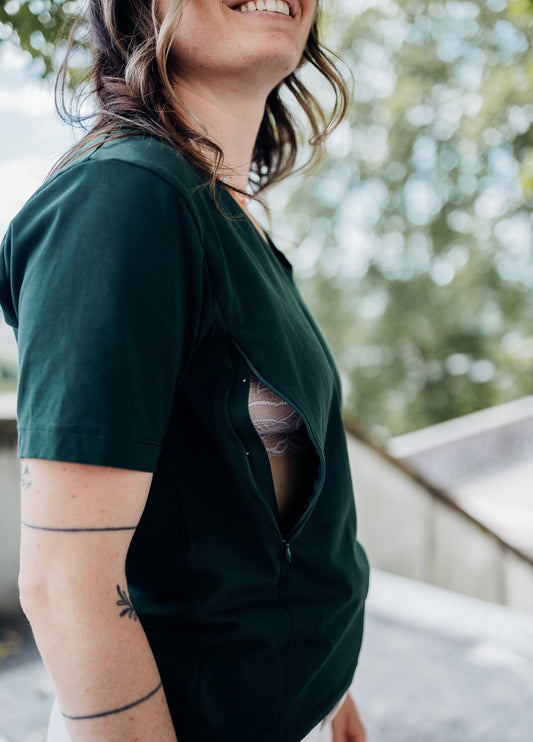 Tee-shirt d'allaitement Evergreen de Camélia&Mimosa avec ouvertures zip faciles